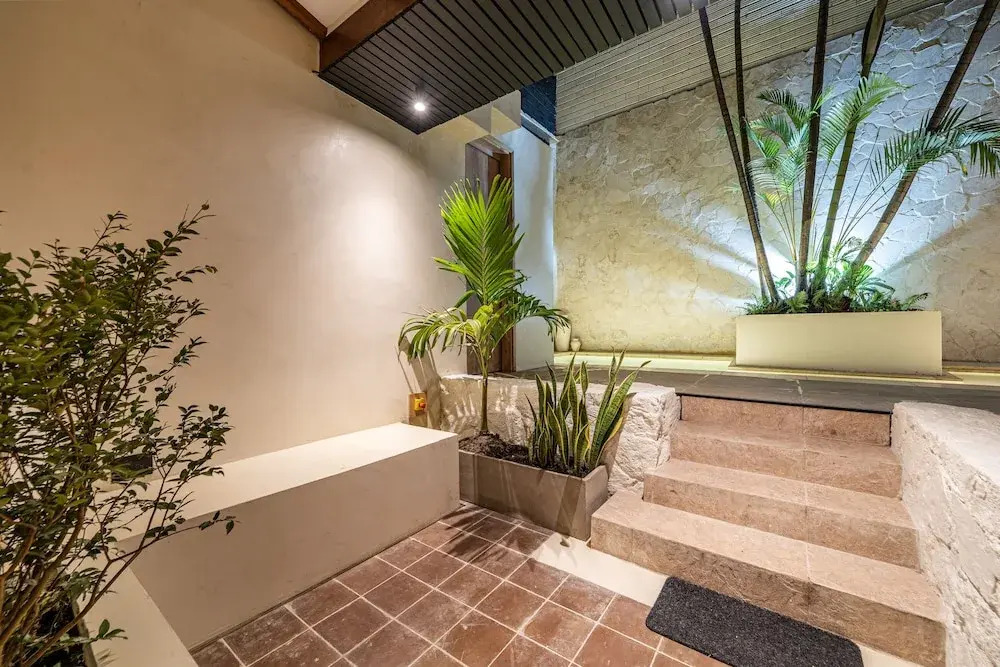 Provenza 6 Bedroom House by HOUSY HOST