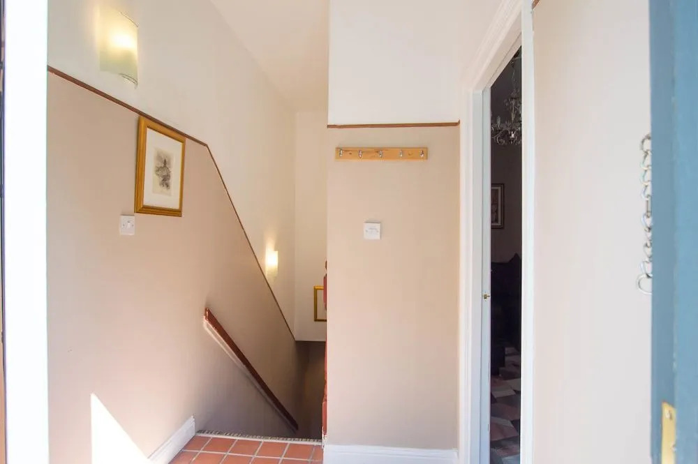 Montgomery Apartments - Crighton