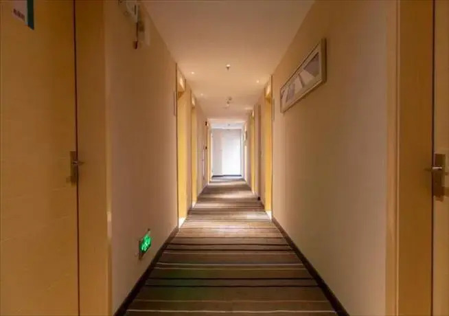 City Comfort Inn Yulin Hongjin Zhongding Park Holiday Branch