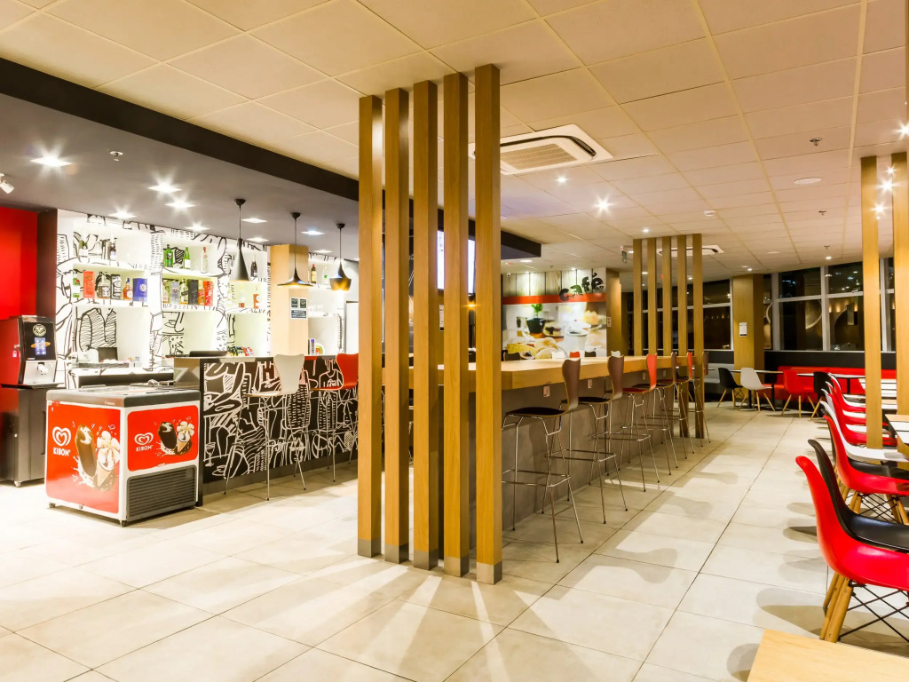 ibis Marilia