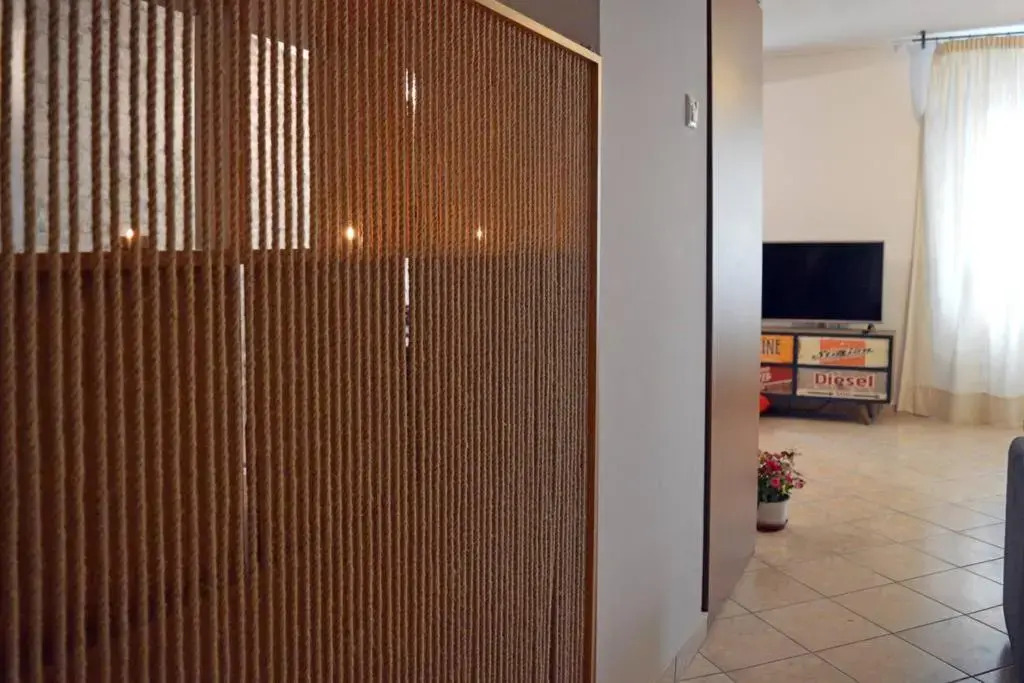 Spacious & Stylish Athens Apartment - Walk To Metro
