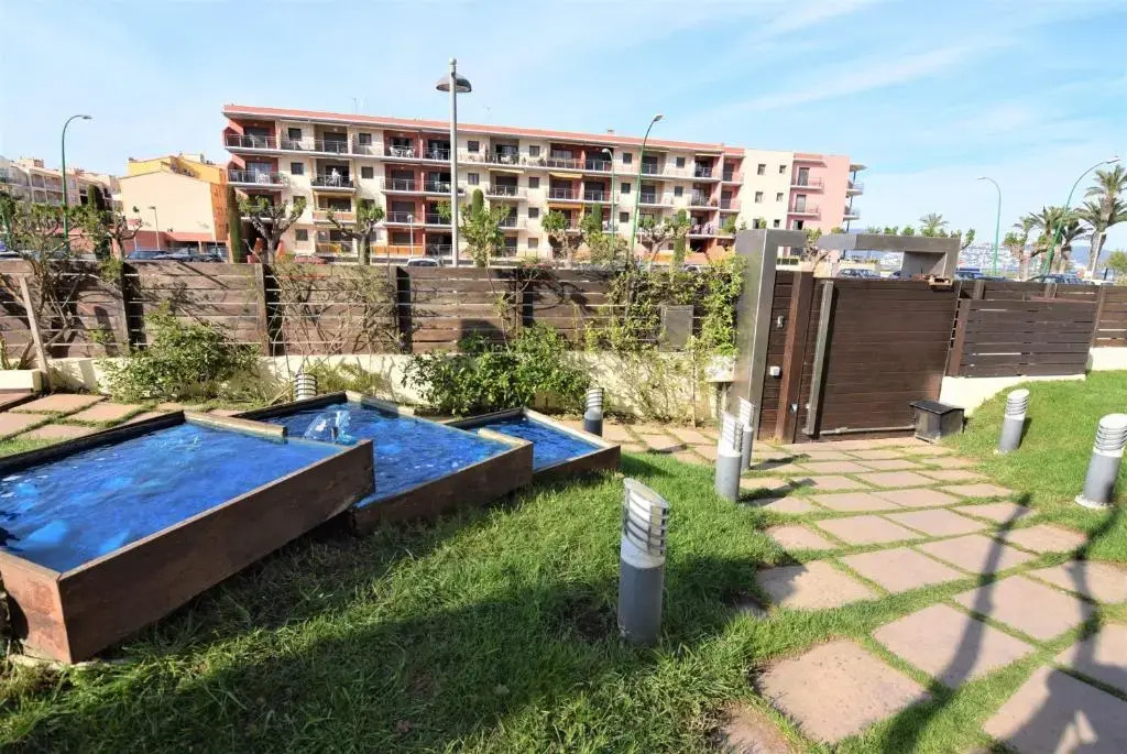 Apartamento Con Piscina Y Vistas Al Mar Ref 154