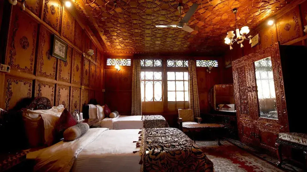 Meena Group houseboats