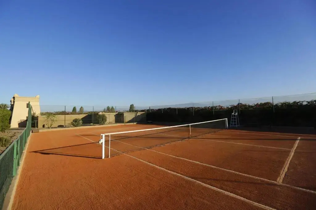 Villa DOMOLIV en exclusivité avec piscine et terrain de tennis privé
