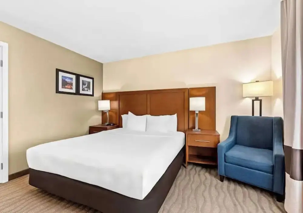 Aurora Inn