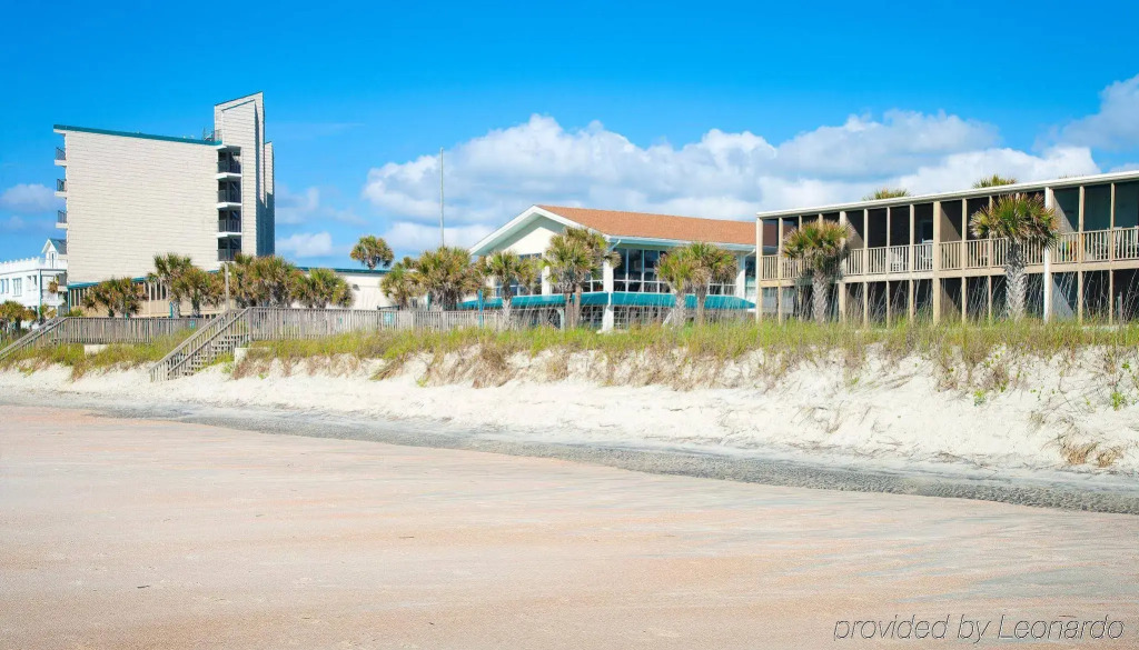 The Oceanfront Litchfield Inn 251