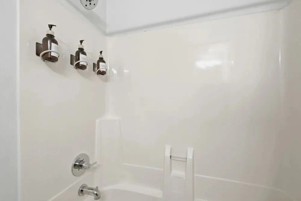 Bright 3BR Aptclose to Universities Parking