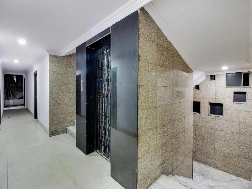 Collection O 36047 Hotel Srinivasa Residency