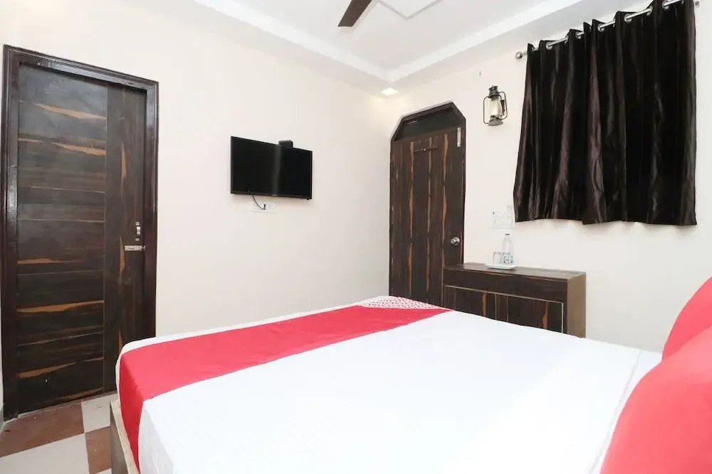 OYO 37351 Hotel Krishna Royal