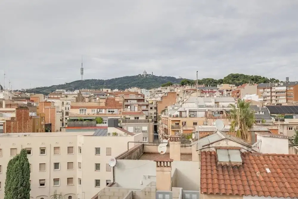 Lovely 1-bed Penthouse in Lesseps