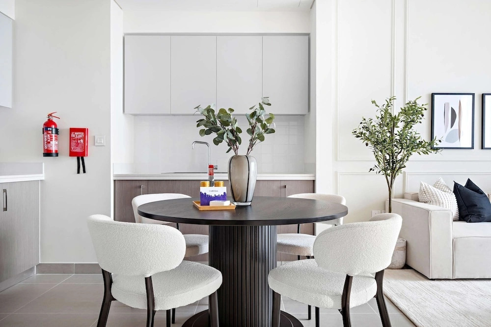 Silkhaus Modern 1 BDR Forte Tower Downtown