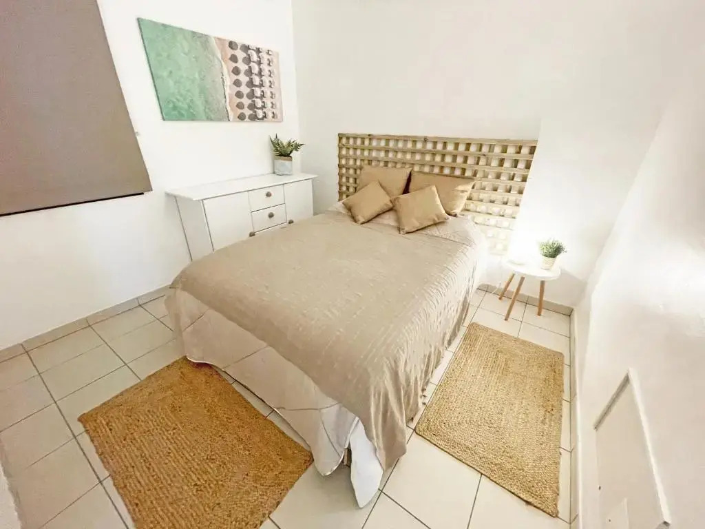 Beachfront Oura - 100m Beach, Seaview, Garage, 300m Strip