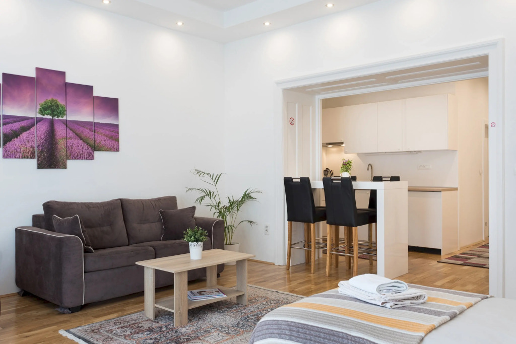 Charming and Bright Studio in Zagreb Center!