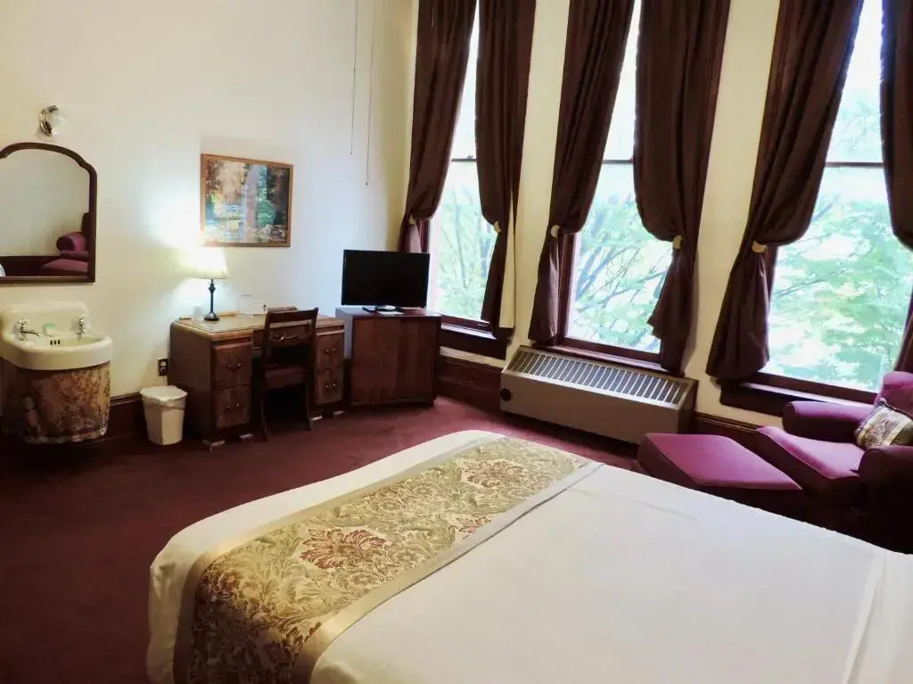 The Monarch Hotel
