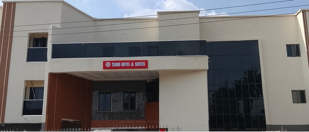 Tiano Hotel & Suites