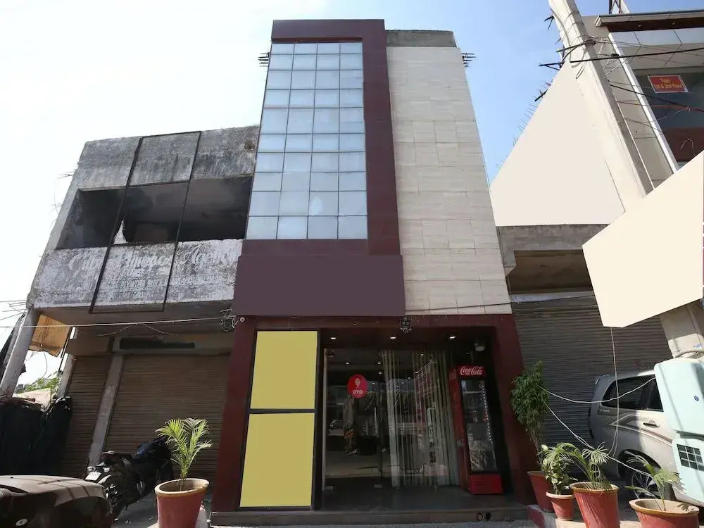 OYO 9951 Hotel Satkar Avenue