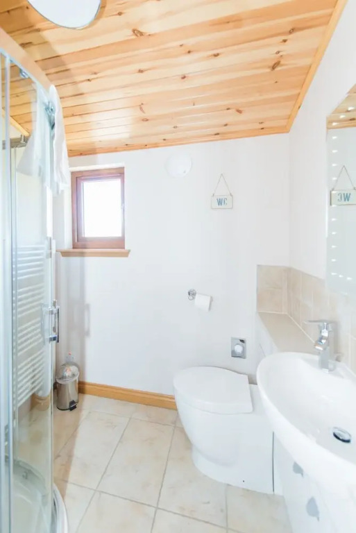 Barn Lodge with Hot Tub