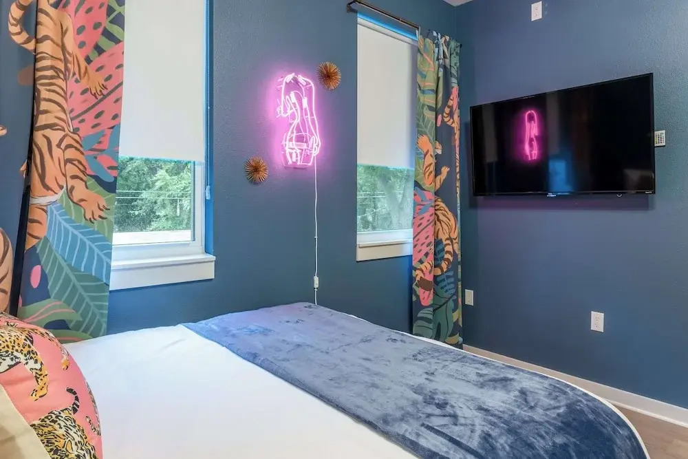 Upstay: Luxe Pool Retreat7 Min to Rainey St