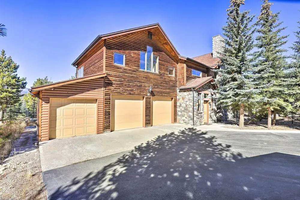 Cabin w/ Game Room & Mtn Views in Silverthorne!