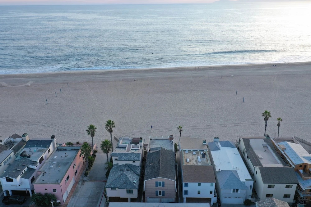 6302 W. Ocean Front (68447)