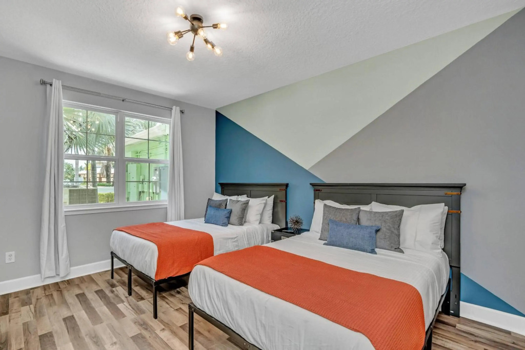 2 Bedroom Vacation Condo (2011)