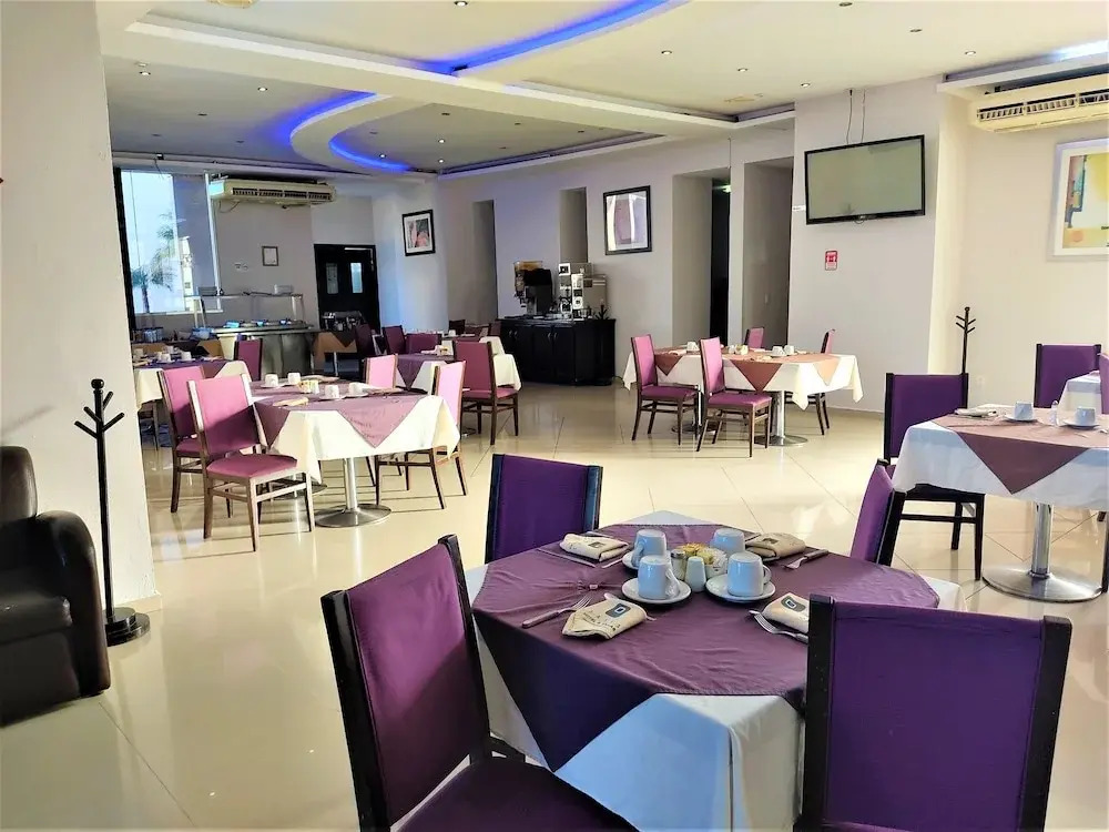 Hotel Oasis