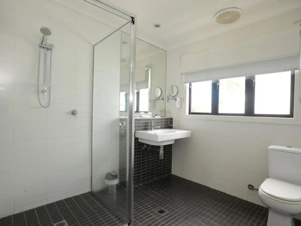 Shoredrive Motel