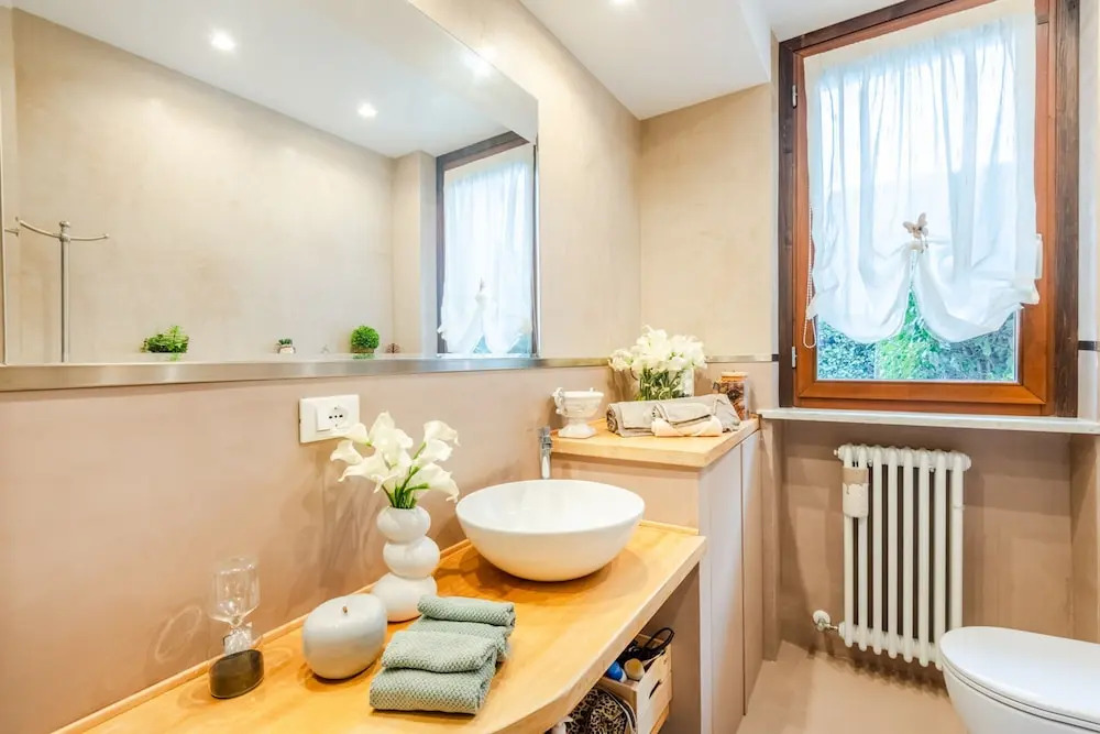 Casa Ambra in Lucca With 1 Bedrooms and 1 Bathrooms