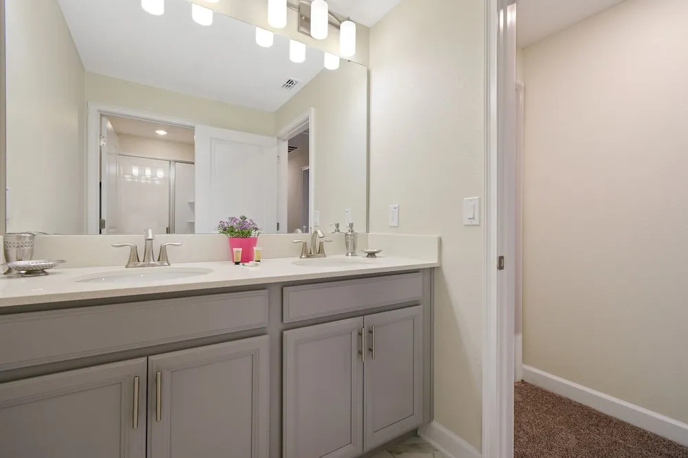 Four Bedroom close to Disney w/ Pool 4898