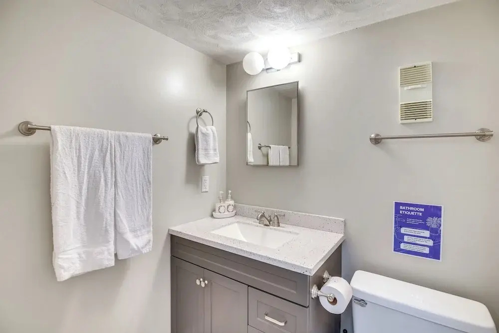 Daytona Condo w/ Community Pool, Walk to Beach!