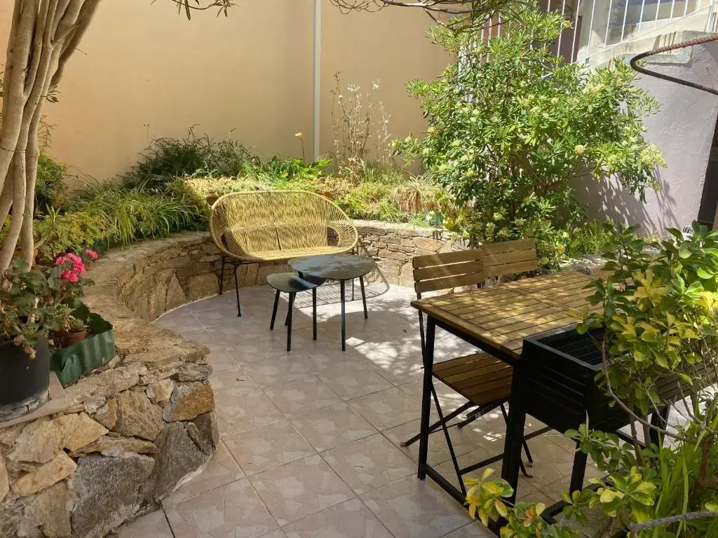Studio spacieux avec patio en centre ville