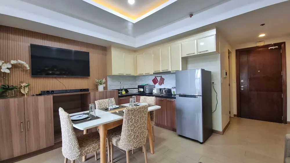 Spacious condo in Venice Luxury Residences