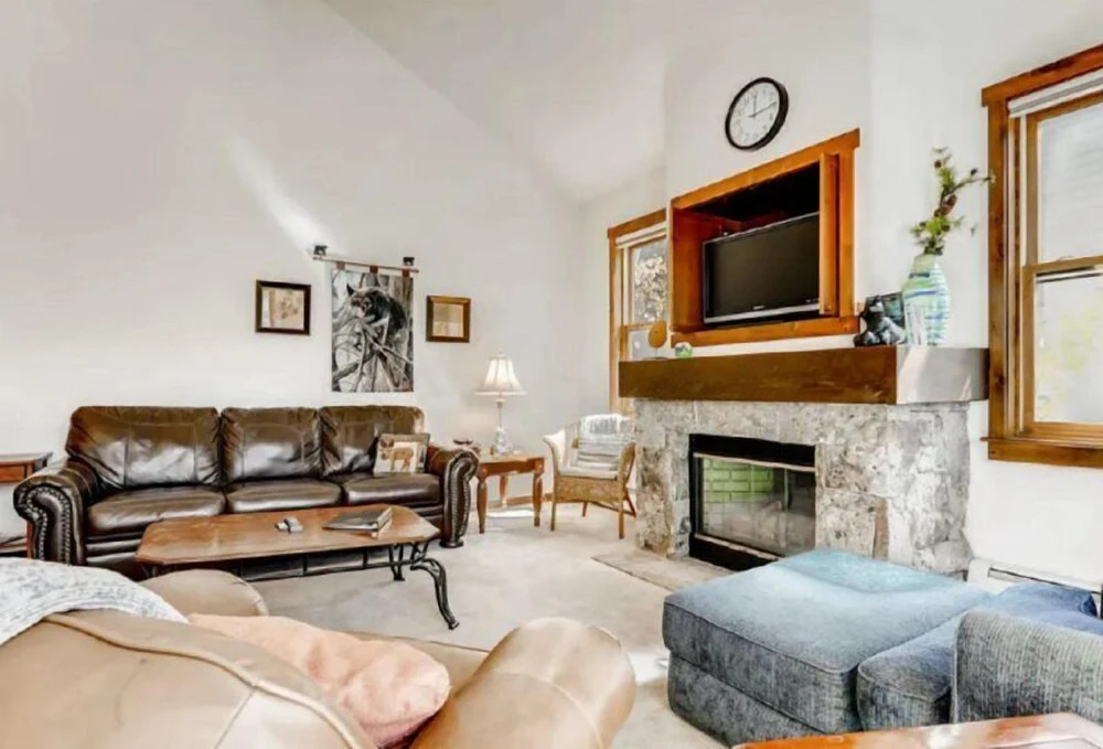 3 Bedroom Mountain Vacation Rental on Historic Downtown Main Street Within Walking Distance to Peak 9 Gondola