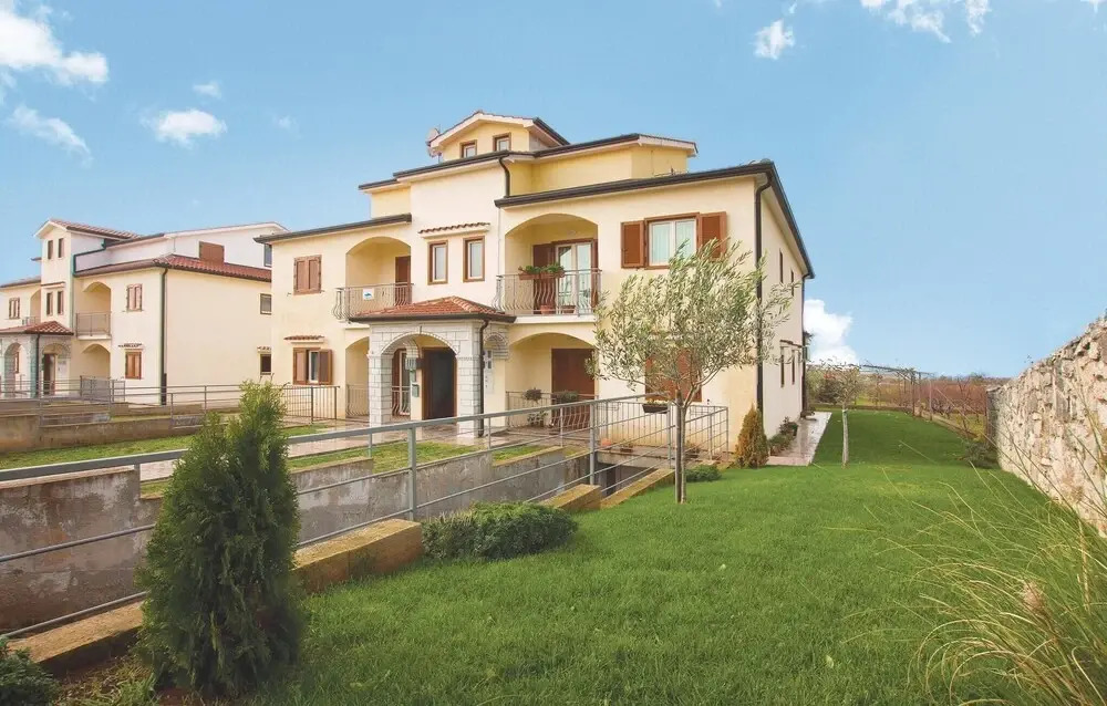 Nice Home in Porec With Wifi and 2 Bedrooms