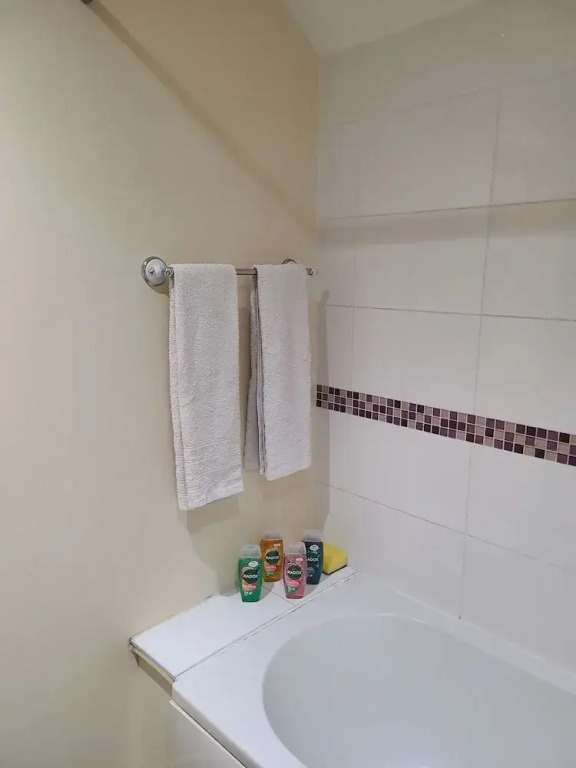 1 Bed Flat - Sleeps 4 - Parking - Wifi