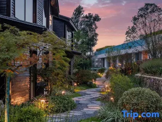 Trip.com Group Country Retreats (Zhang Jiajie Manson Joint Resort）