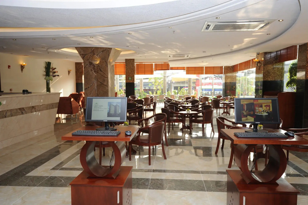 Happy Life Hotel District 7 Gần SECC