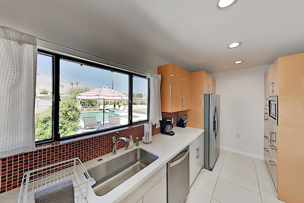 Mid-century Modern Home 3 Bedrooms 2 Bathrooms Home