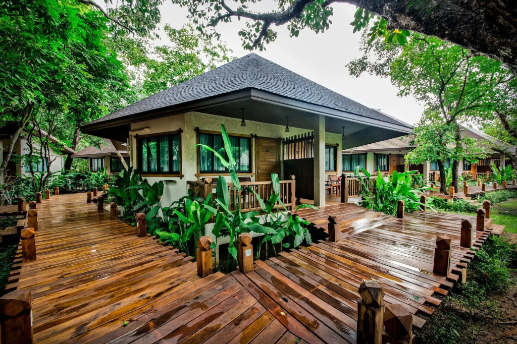 Naiyang Park Resort - Beachfront Escape