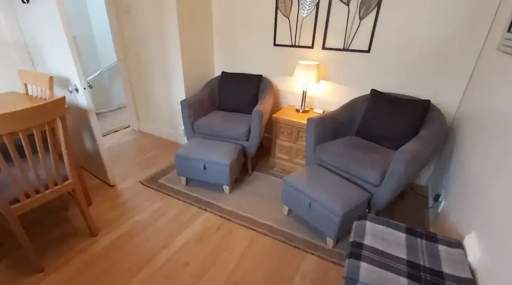 Atholl Rd Self Catering - 127 Central Location