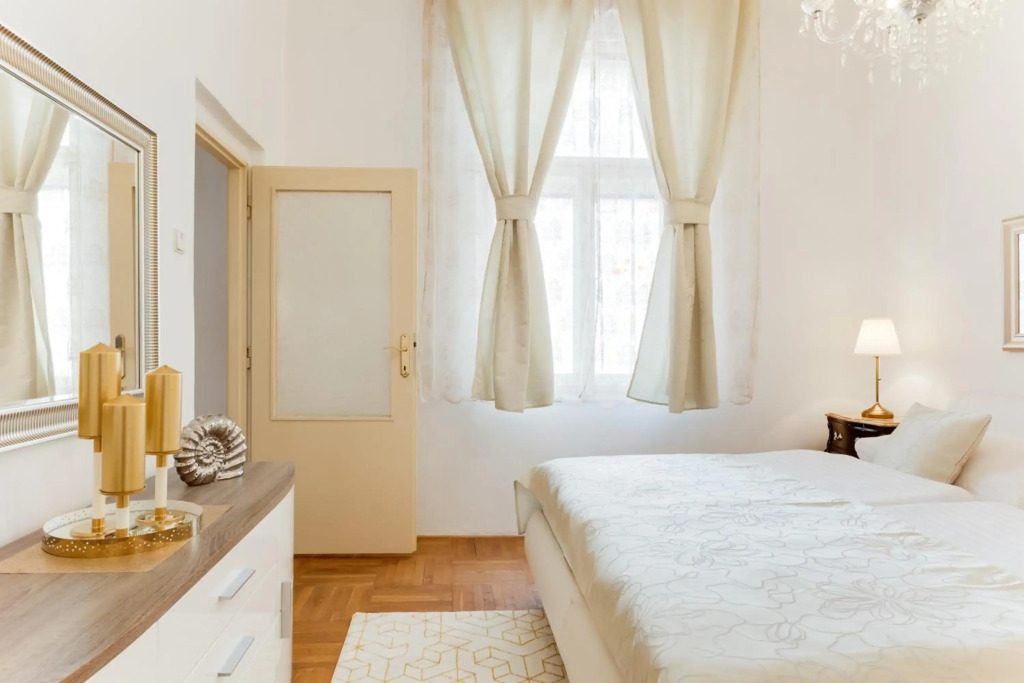 Old Town Royal Apartment With Giant Terrace