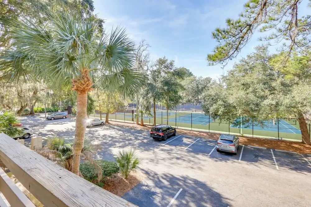 < 1 Mi to Coligny Beach Park: Condo w/ Tennis!