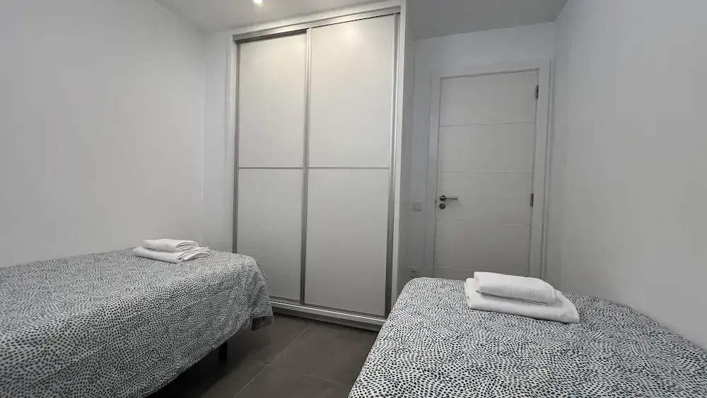 Renovated Apartment by the Beach and Yumbo Centre