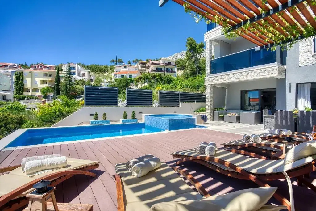 LUXURY VILLA PARADISE 120m from sandy beach, heated pool, billiard, max 12 pax