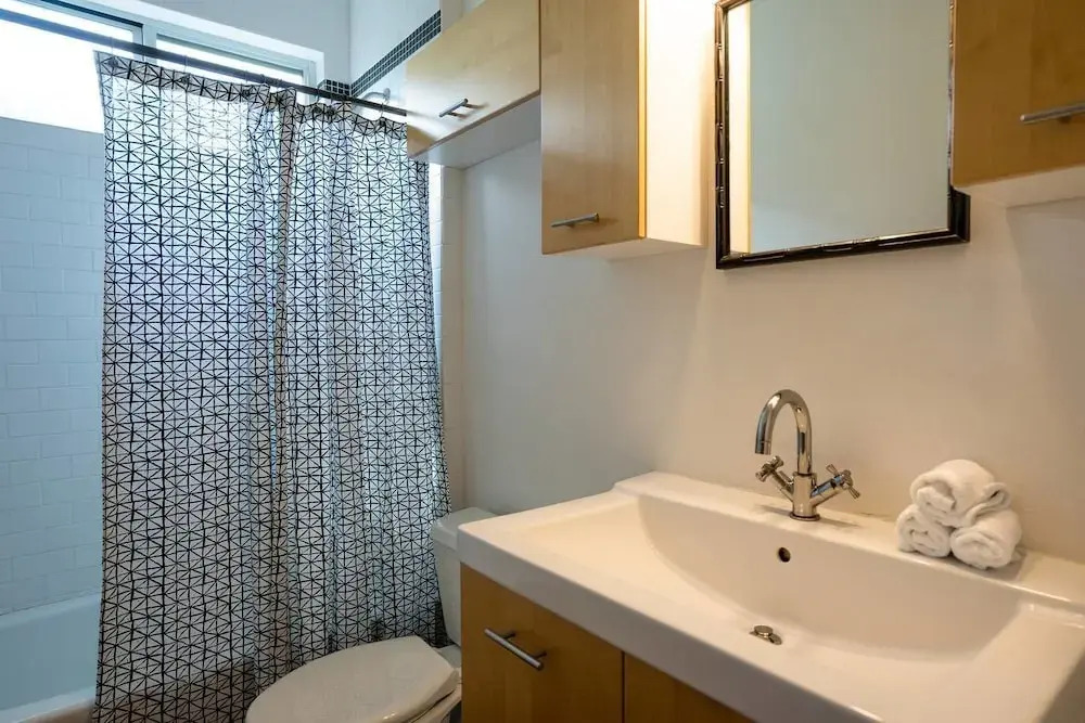 Charming Downtown 3br/2.5ba Home w/ Deck by Domio