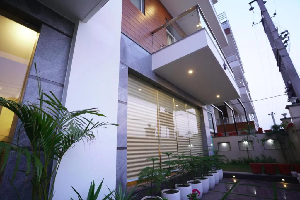 Lime Tree Hotel Pulkit Gurgaon-Artemis Hospital, Nearest Metro Huda City Centre