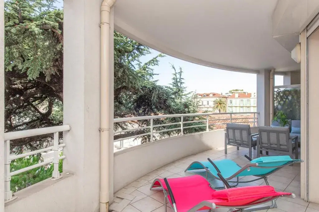 Martinez Hotel Area: Modern 3 Bedrooms W/ Terrace