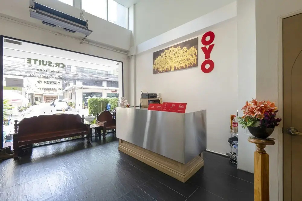 OYO 982 Charurat Suite​