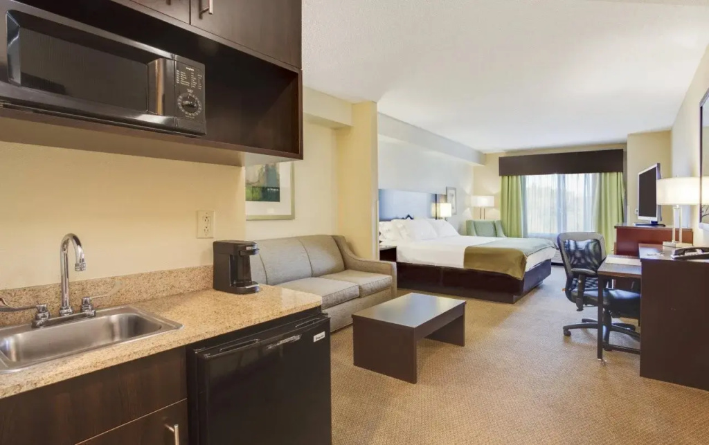 Holiday Inn Express Hotel & Suites New Tampa I-75 by IHG