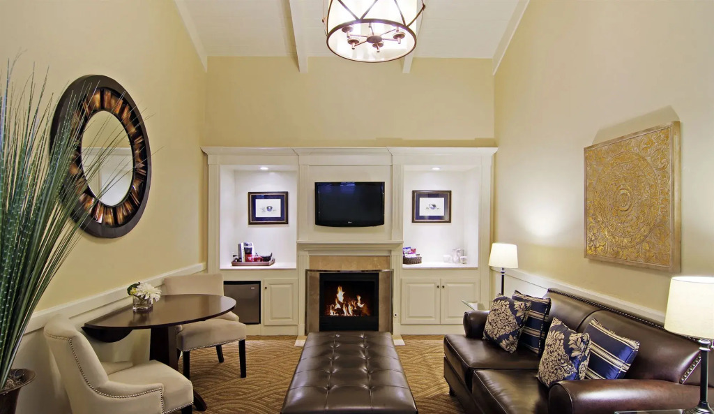 Carriage House Inn